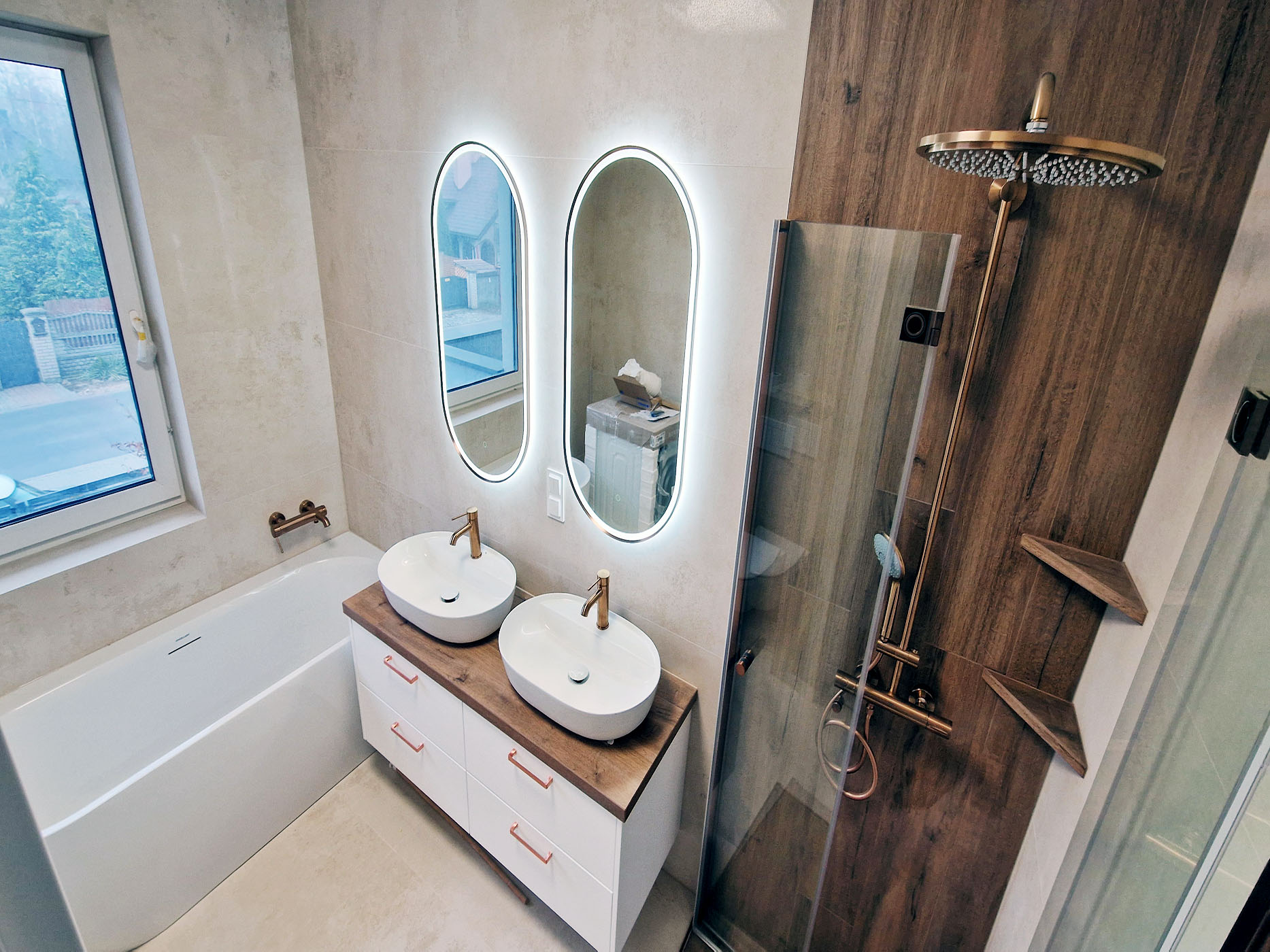 Wykończenie łazienki pod klucz Warszawa – nowoczesne wnętrze z wanną i szafką na wymiar